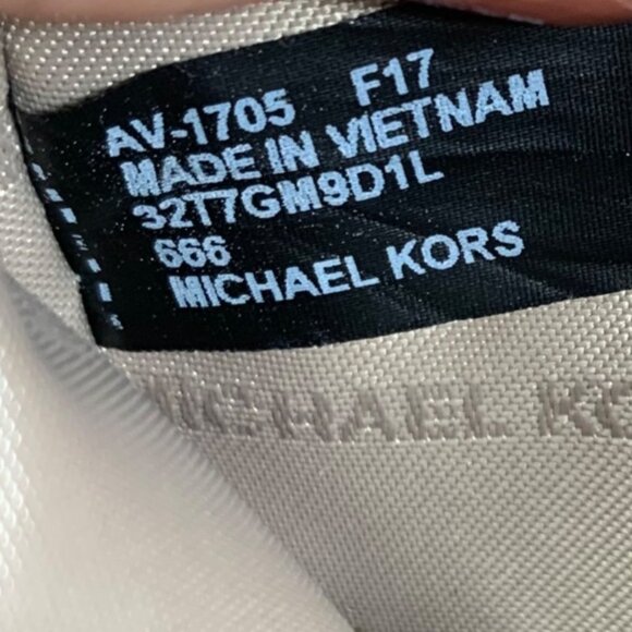 Michael Kors Mercer Carryall Card Case Burgundy Logo Compact Bifold Wallet FLAW - Picture 8 of 9